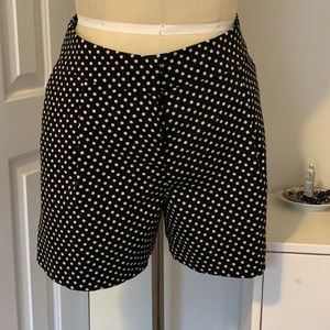 Womens Ann Taylor polka dot shorts. Size 8.